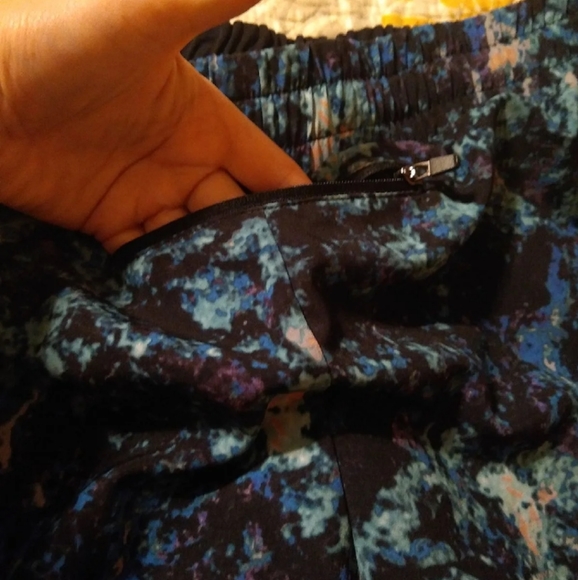 Fabletics Shorts - Picture 3 of 6